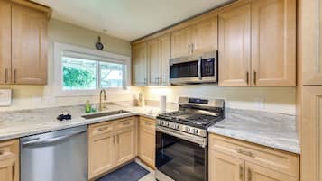 House (2 Bedrooms) | Interior