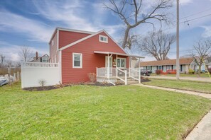 House (2 Bedrooms) | Interior - 1 Block to Beach: Home w/ Hot Tub in Port Clinton! (Port Clinton)