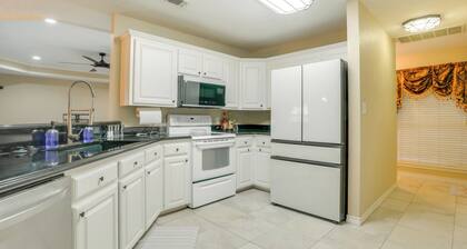 9 Mi to Lake Texoma: Calera Escape w/ Gazebo!