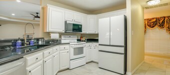9 Mi to Lake Texoma: Calera Escape w/ Gazebo!