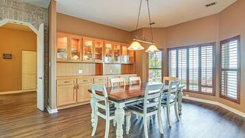 House (4 Bedrooms) | Interior