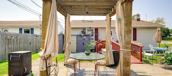 2 Mi to Walden Galleria: Apartment w/ Patio