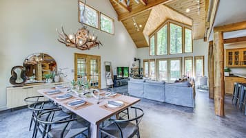 House (4 Bedrooms) | Interior