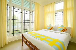 Desk, free WiFi - Dr Elzas Ayurveda (Kochi)