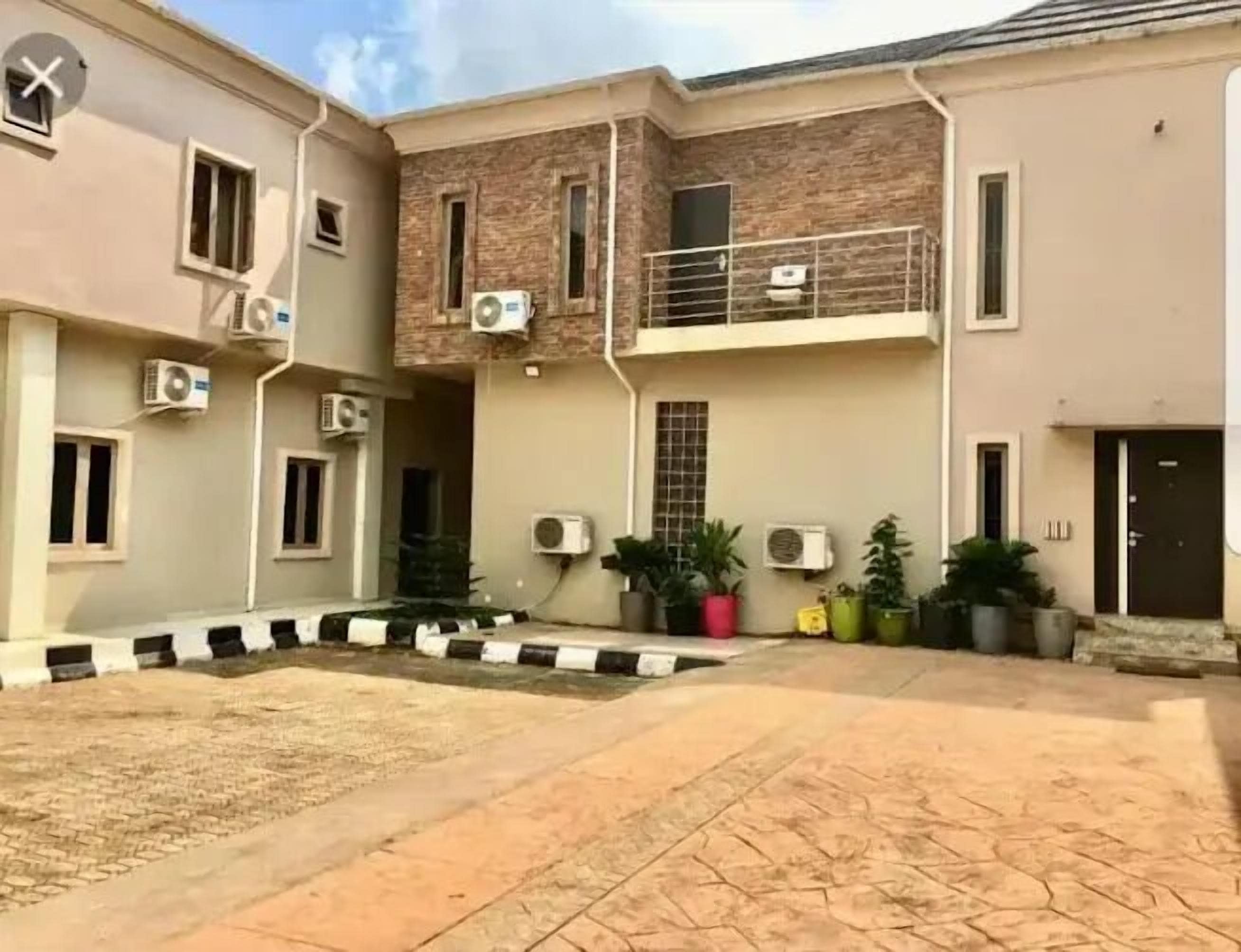 Fachada de la propiedad