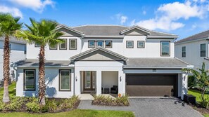 Home exterior - Stylish Getaway•Pool•Game Room•Near Disney (Kissimmee)