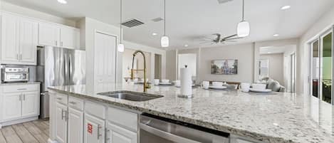Fully equipped kitchen