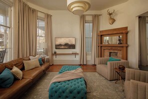 Unclassified image, 3 of 63, button