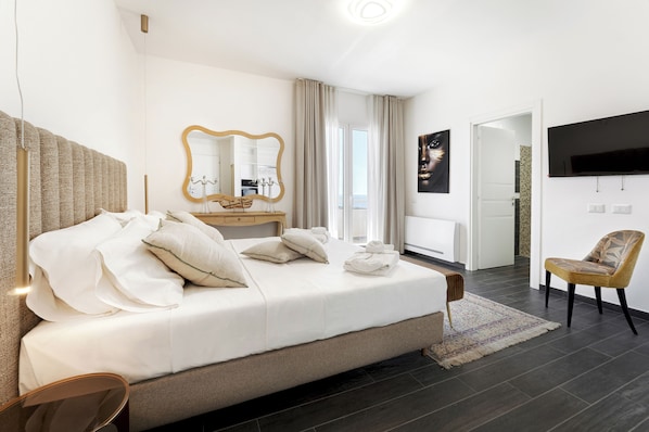 Luxury Double Room, Balcony, Sea View | In-room safe, desk, blackout drapes, soundproofing