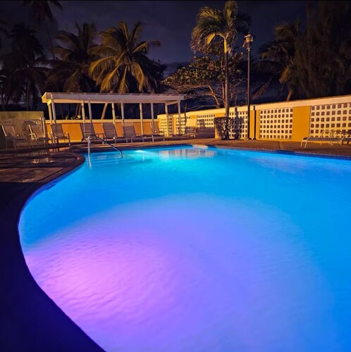 3-bedroom condo in superb Isabela with WiFi, fitness room, AC