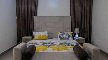 Comfort Room, Balcony, City View | Desk, laptop workspace, blackout drapes, soundproofing