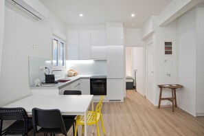 Private kitchen - Aether Athens Luxurious Fully Renovated Apt (Athina)