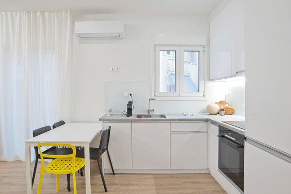 Private kitchen - Aether Athens Luxurious Fully Renovated Apt (Athina)