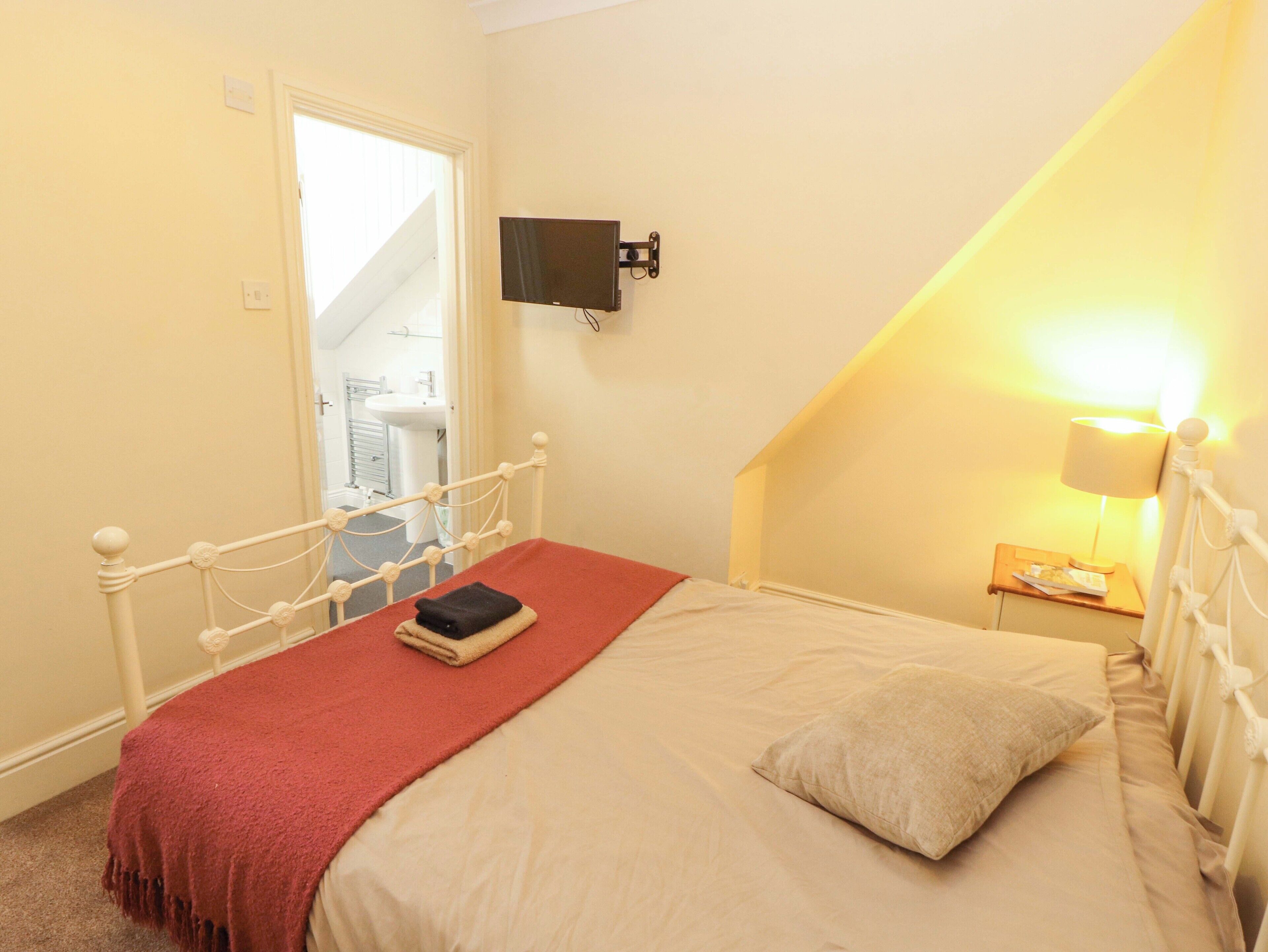 5 Schlafzimmer, individuell dekoriert, individuell eingerichtet