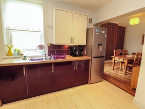 Cookware/dishes/utensils - 2 The Crescent (Seascale)