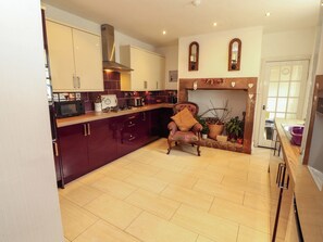 Cookware/dishes/utensils