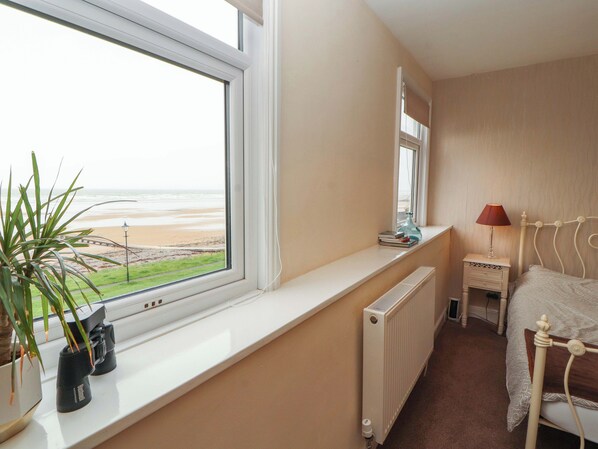 5 bedrooms, individually decorated, individually furnished, free WiFi