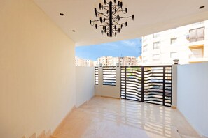 Terrace/patio - The Ruby 1BR | Elegant Stay in Lotus | Travelholic Stays (Lotus)