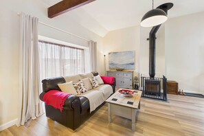 TV, fireplace, DVD player, offices - Host & Stay | Lane Farm Cottage (Easington)