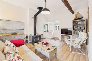 Fernseher, Kamin, DVD-Player, Arbeitsbereiche