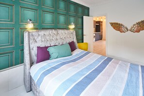 1 bedroom, desk, WiFi, bed sheets