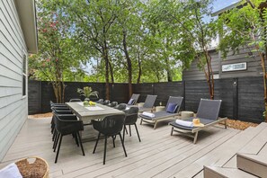 Outdoor dining - Luxe Lone Star Oasis, near Downtown | Hot Tub (Austin)