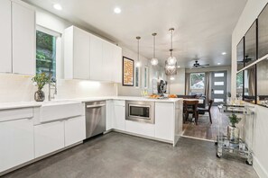 Fridge, microwave, oven, stovetop - Luxe Lone Star Oasis, near Downtown | Hot Tub (Austin)