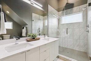Shower, hair dryer, towels, shampoo - Luxe Lone Star Oasis, near Downtown | Hot Tub (Austin)