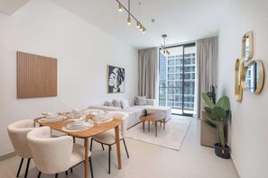 TV - StayShort - Modern JVC Apartment Sleeps 3 with City Views (Jumeirah Village Circle)