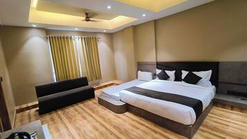 Phòng 3 Cao cấp, quang cảnh thành phố | Két bảo mật tại phòng, bàn, truy cập Internet không dây miễn phí