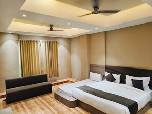 Pengeskab på værelset, skrivebord, gratis Wi-Fi