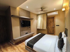 Deluxe Double Room, City View | In-room safe, desk, free WiFi - Hotel Maple Residence (Udaipur)