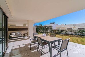 Outdoor dining - RDR496 - Beautiful Velaya beachfront 2 bedrooms (Estepona)