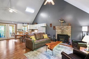 TV, fireplace - Ridgetop Retreat- Minutes from Town, Dog Friendly, Wood Fireplace (Berkeley Springs)