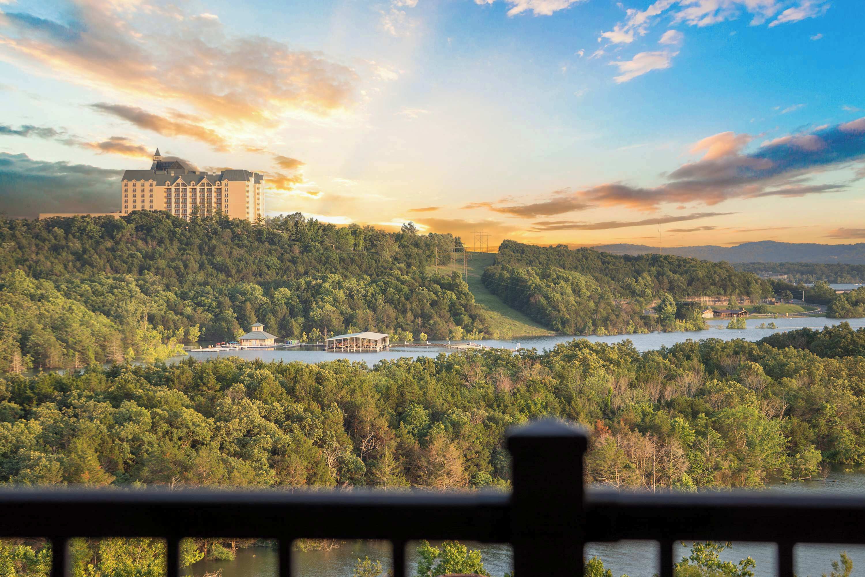 المنطقة المحيطة بالمنشأة