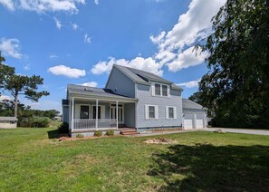 Exterior - Large 4 bedroom house with dock-dog friendly! (Ocean View)