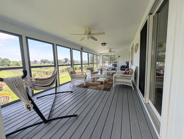 Interior - Large 4 bedroom house with dock-dog friendly! (Ocean View)
