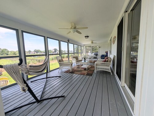 Large 4 bedroom house with dock-dog friendly!