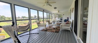 Large 4 bedroom house with dock-dog friendly!
