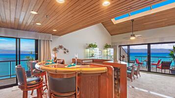 Kondominium, 1 kamar tidur | Bar (di properti)