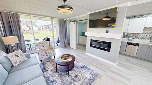 Sea Palm 2b 2 Bedroom Condo