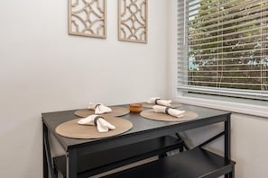 คอนโด, 2 ห้องนอน | ร้านอาหาร