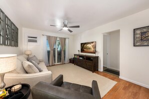 Appartamento, 2 camere da letto | Area soggiorno | Smart TV