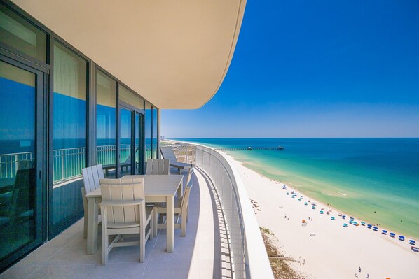 Condo, 4 habitaciones | Restaurante al aire libre