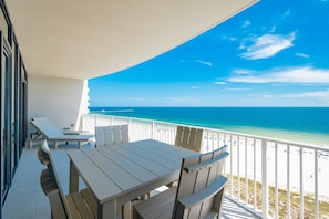 Condo, 3 chambres | Restauration en plein air