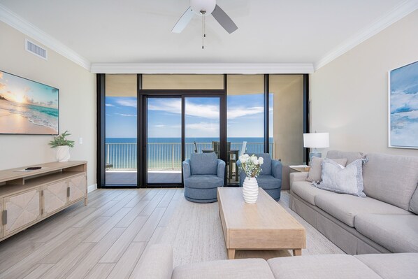 Condo, 3 chambres | Aire de séjour