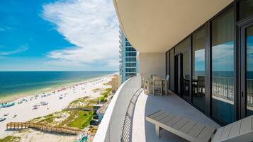 Condo, 3 Bedrooms | Property grounds