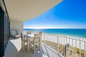 Apartamento, 3 habitaciones | Restaurante al aire libre