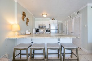 Condo, 1 quarto | Cozinha privada | Geladeira, fogão, cafeteira/chaleira