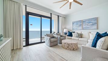 Condo, 3 Bedrooms | Living area